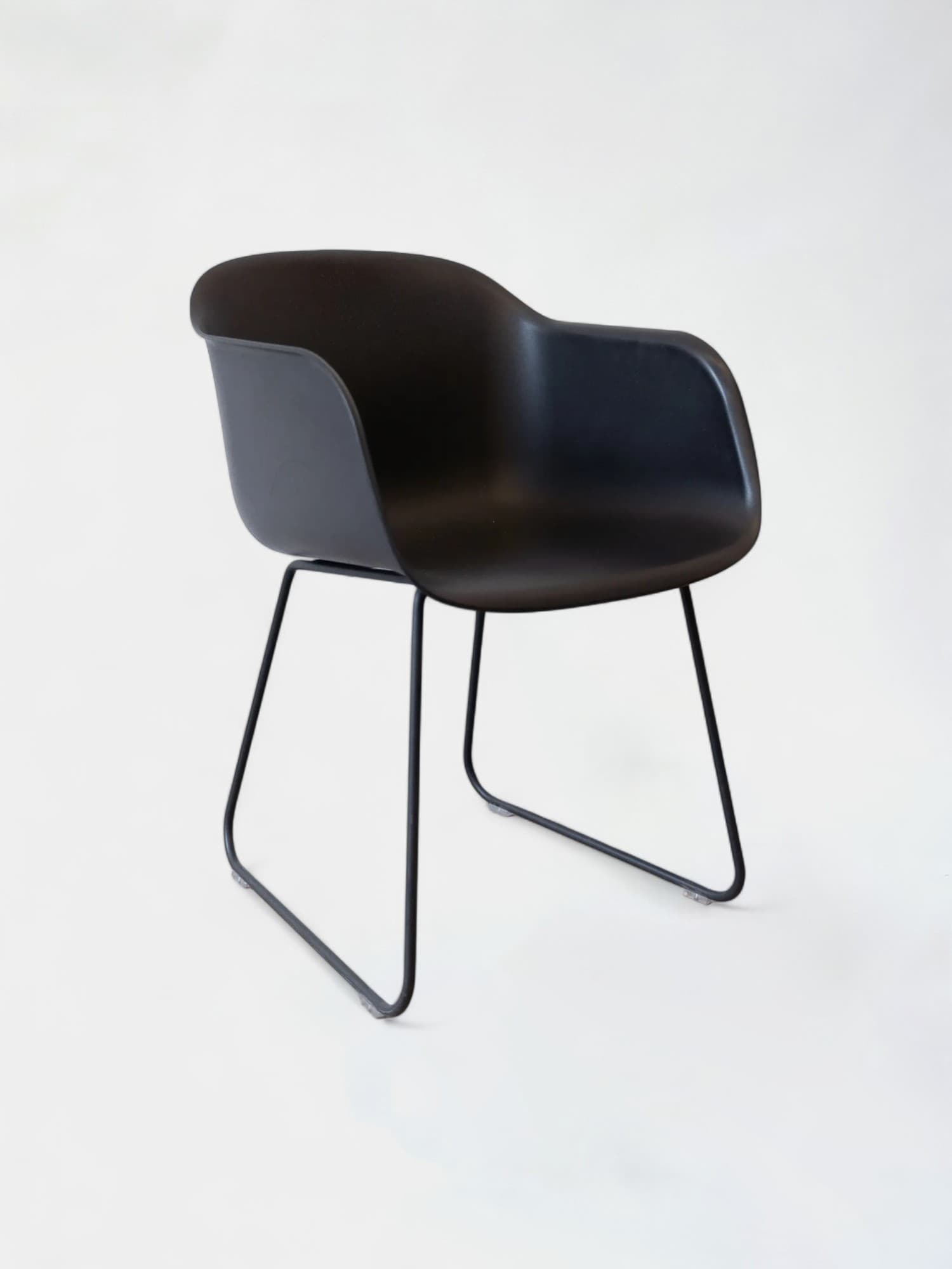 Muuto Black plastic chair