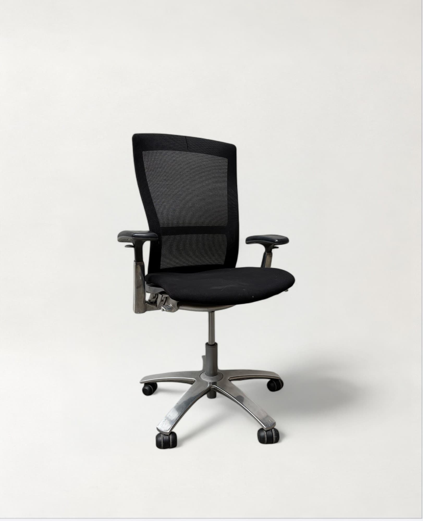 Knoll Black Mesh Office Chair with Adjustable Armrests