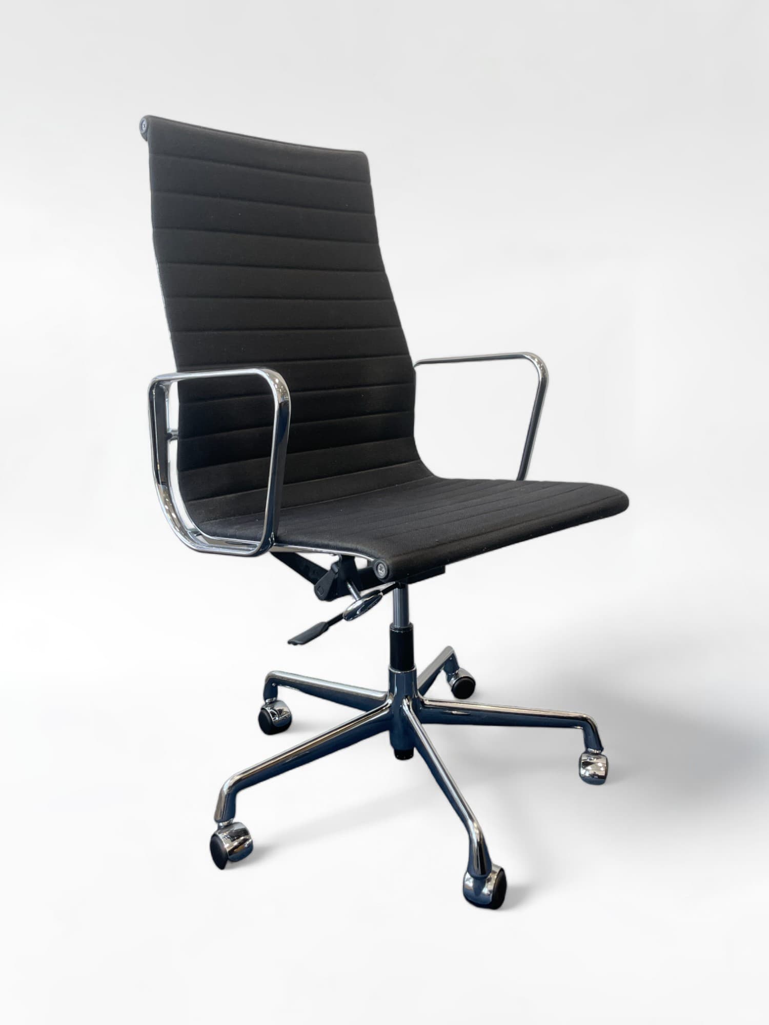 Vitra Eames - Hopsak Black EA119