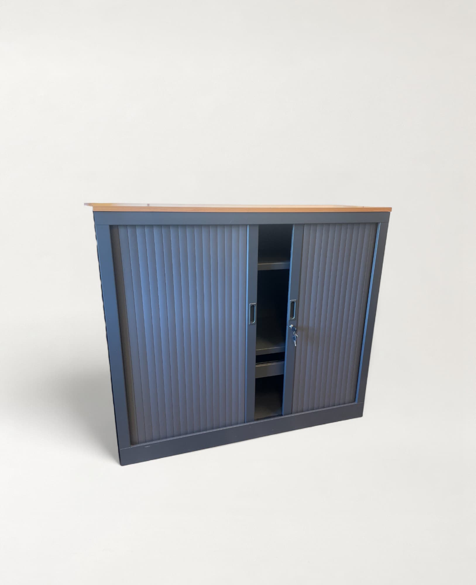Avec clé Meuble bas noir et gris foncé avec plan en bois