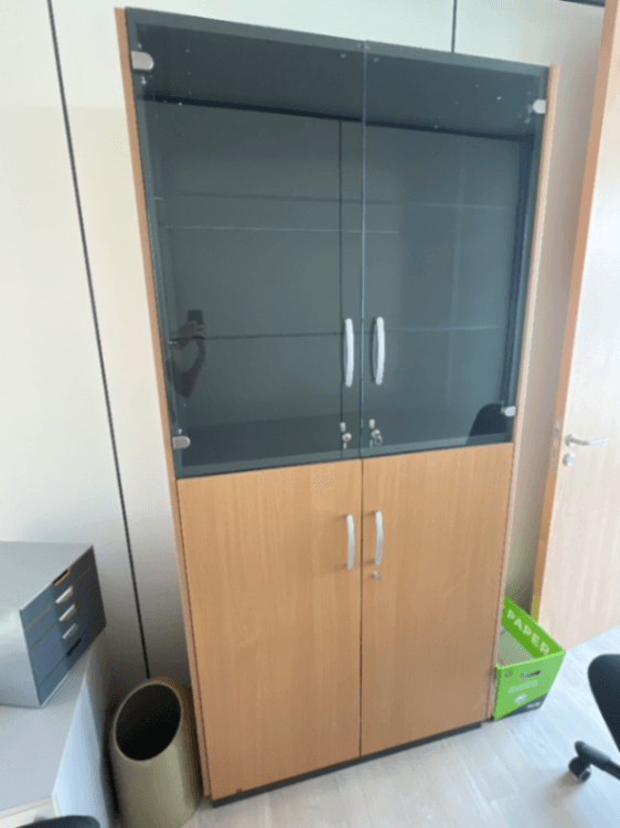 Armoire en bois de hêtre et verre avec portes verrouillables