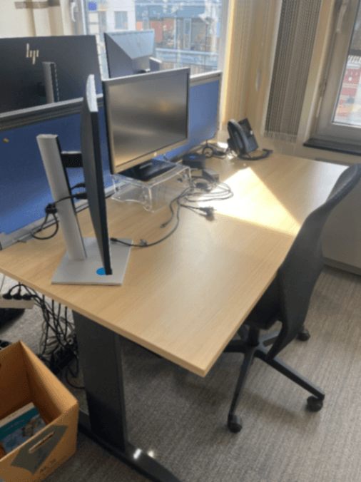 Eol. 160cm laminate wooden desk with adjustable size with dark grey legs