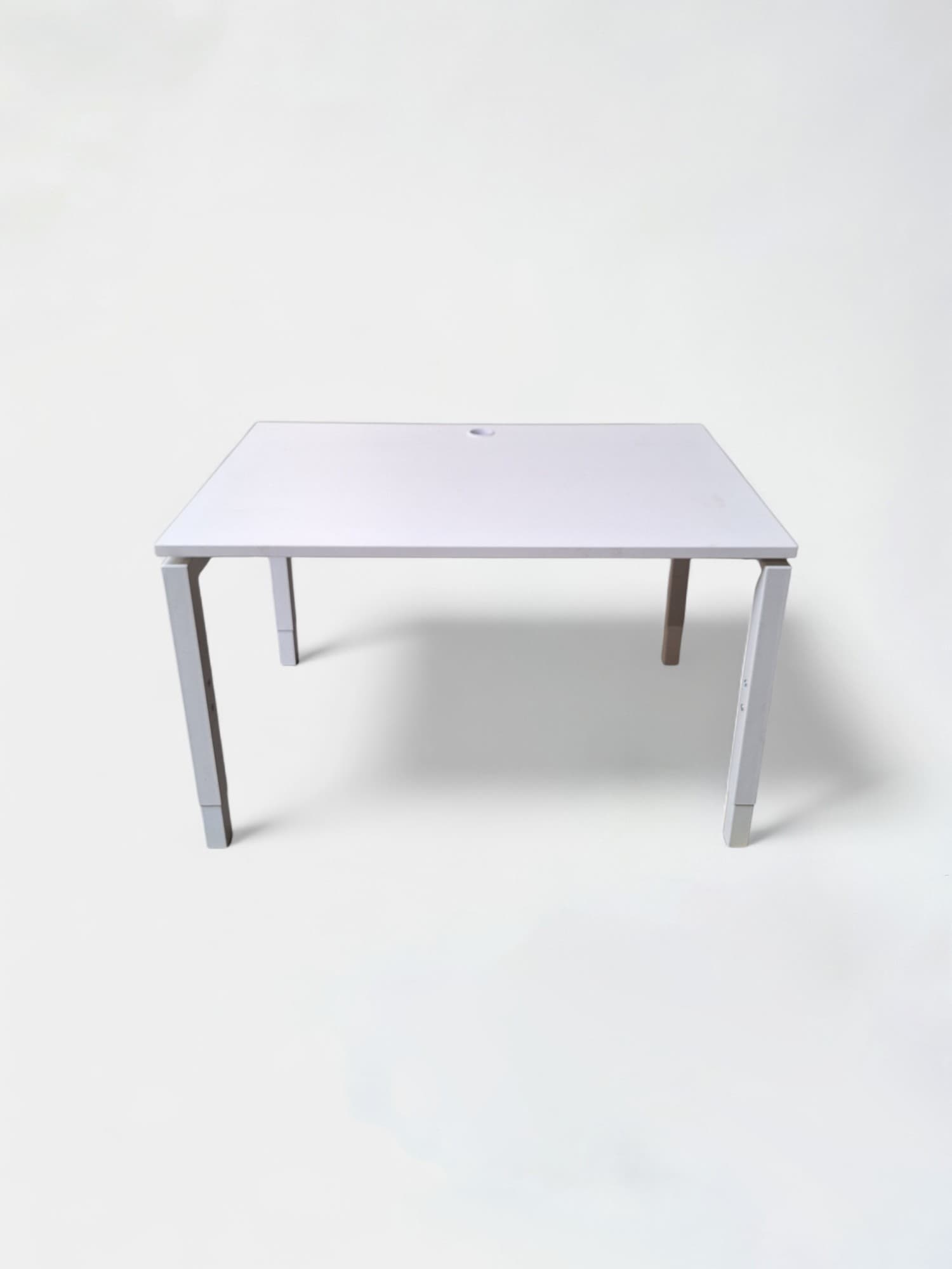 Bureau blanc de 120 cm avec pieds blancs réglables