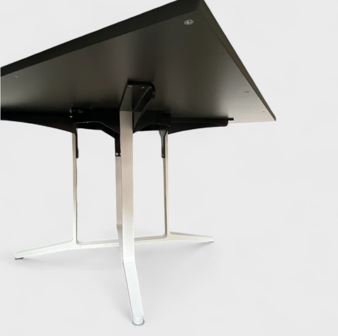 Wiesner Hager Witte vergadertafel