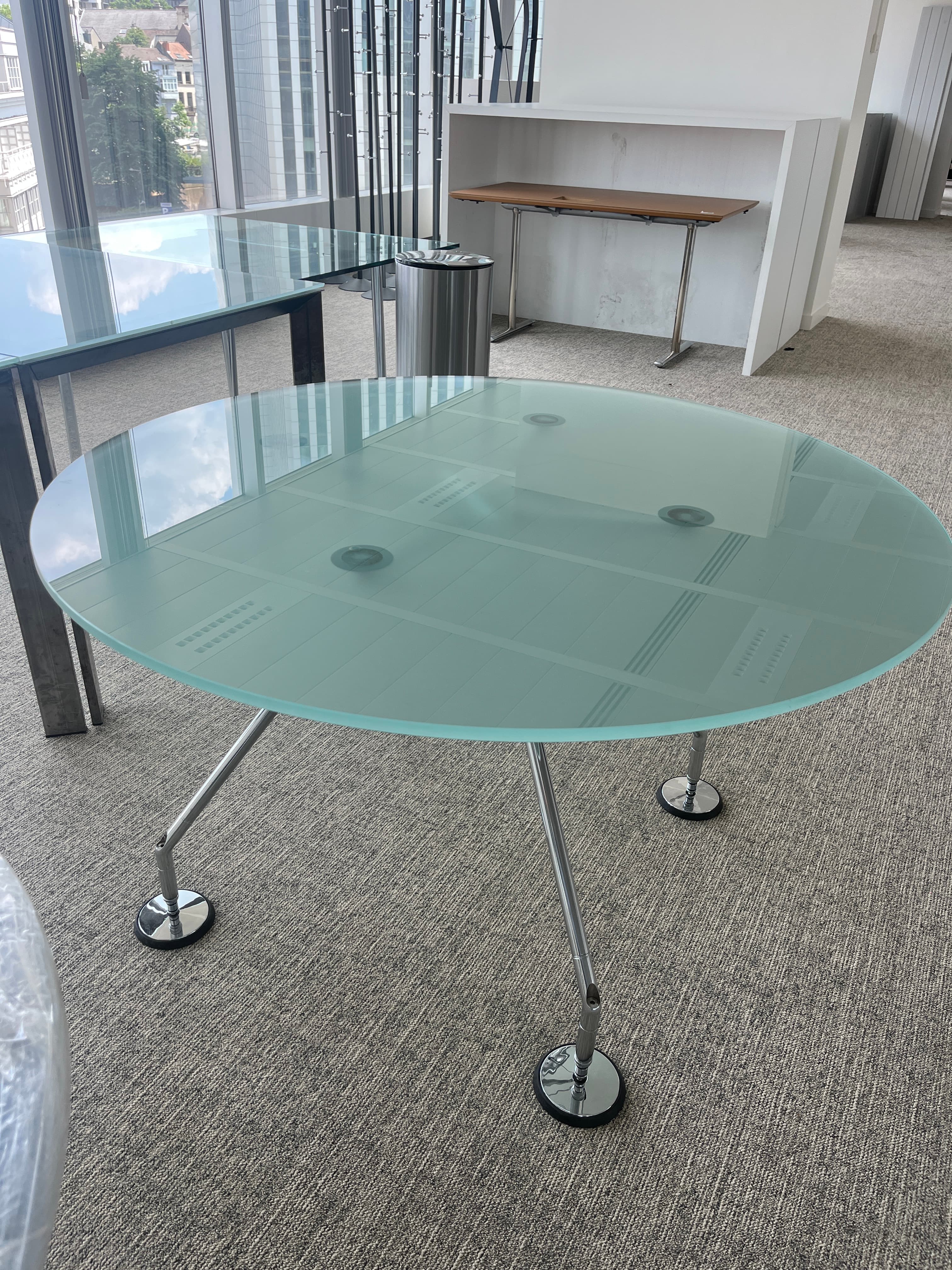 Vitra NORMAN FOSTER 1935 'Nomos' Table for Tecno 1986 - opaque glass