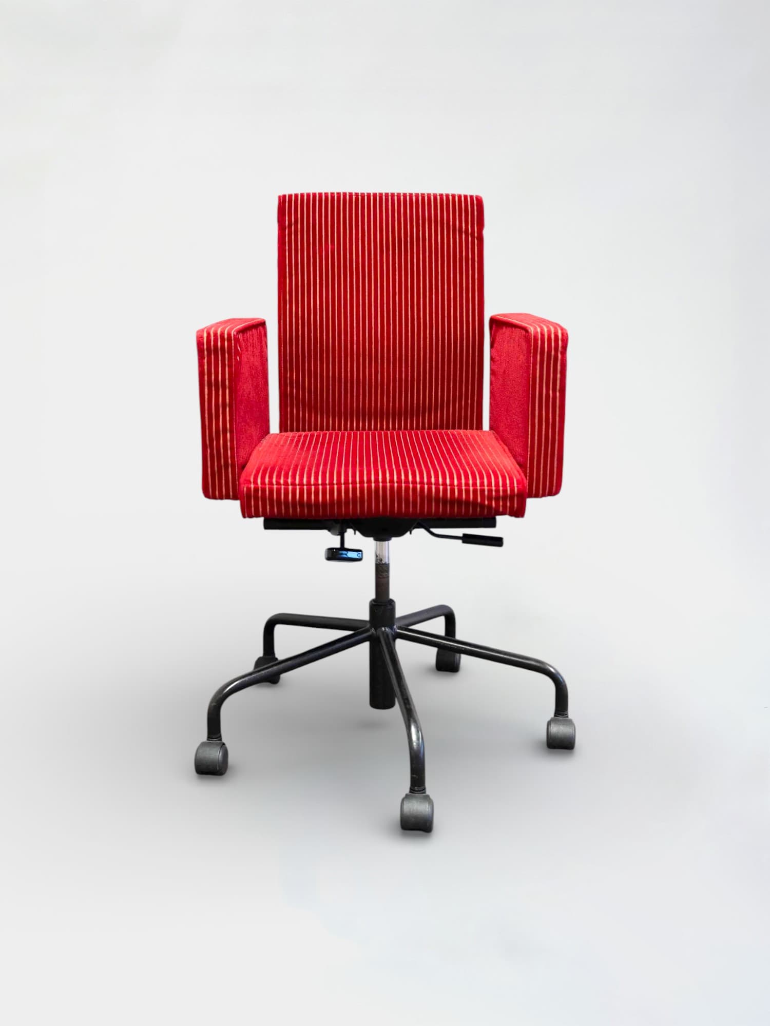 Bulo Pub & Club Rood fluwelen stoel op zwart verchroomde wielen