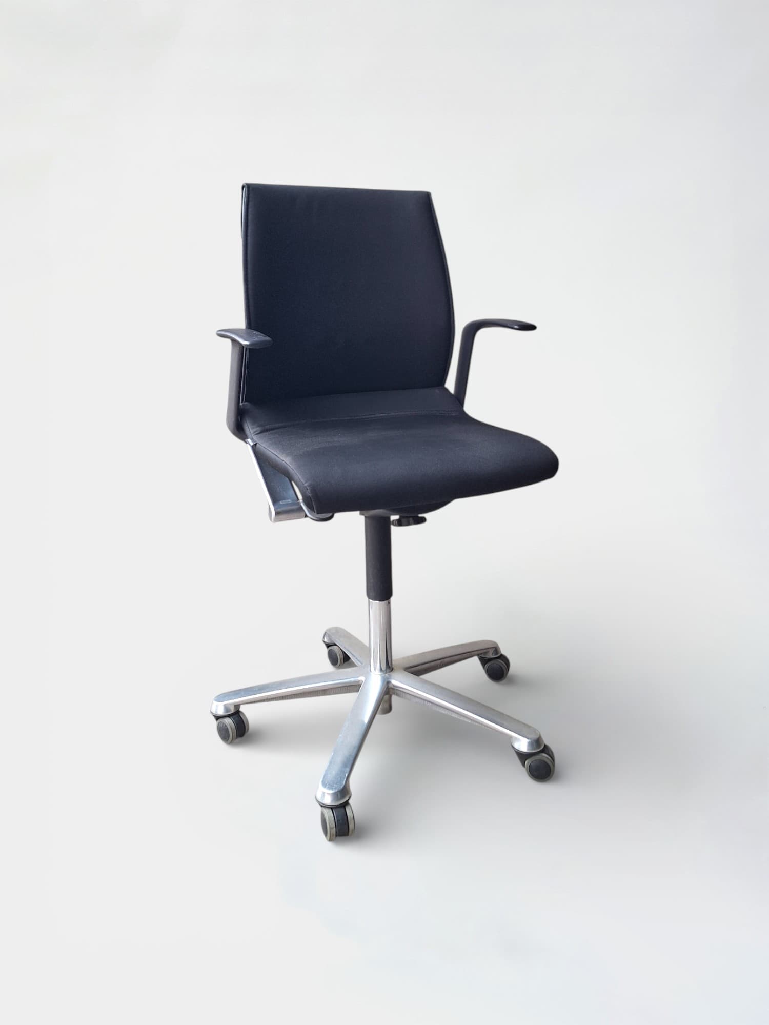 Wilkhahn donkerbruine bureaustoel op stalen verrijdbare poten