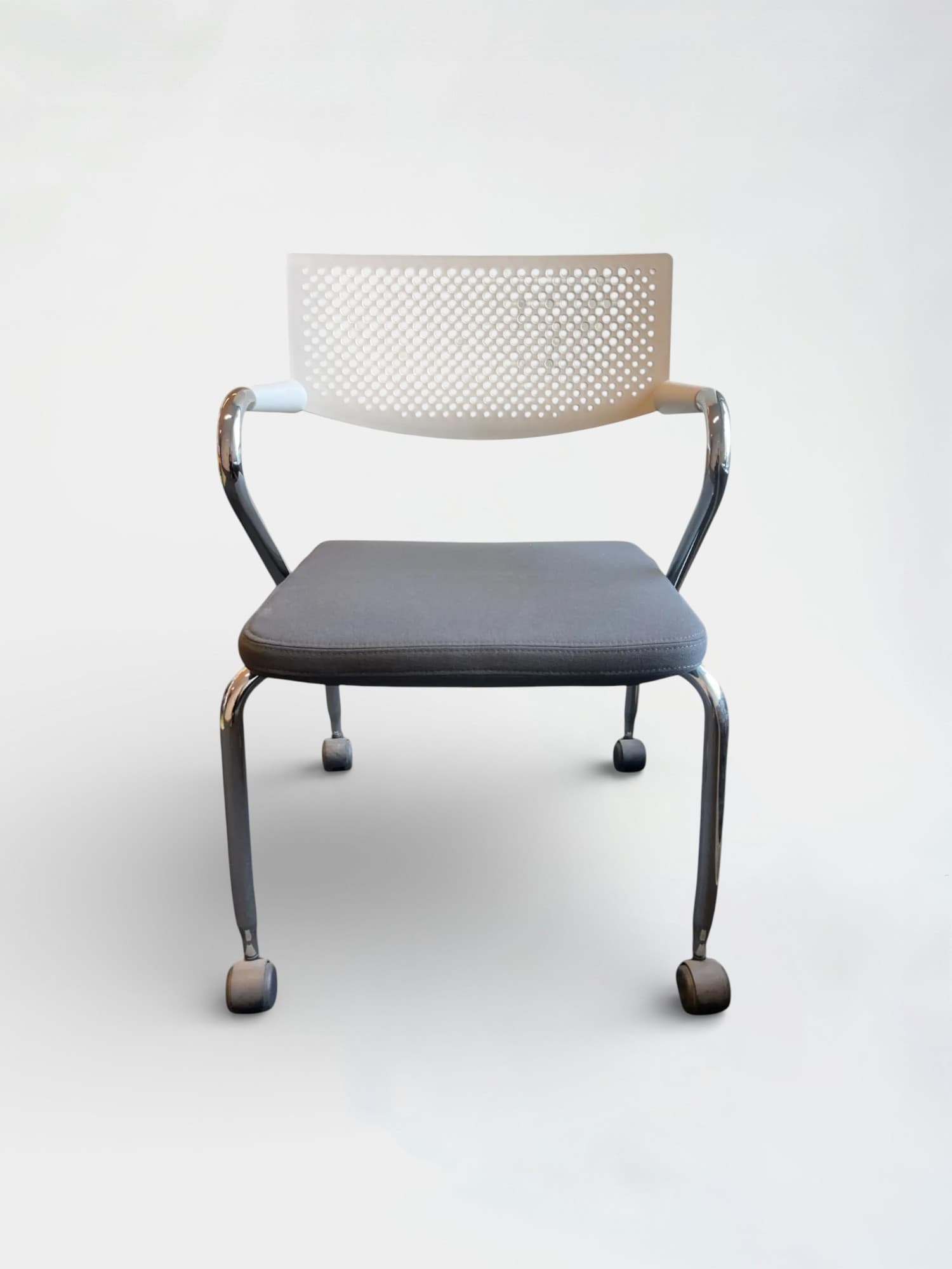 Vitra Visaroll Grey meeting chair with white back