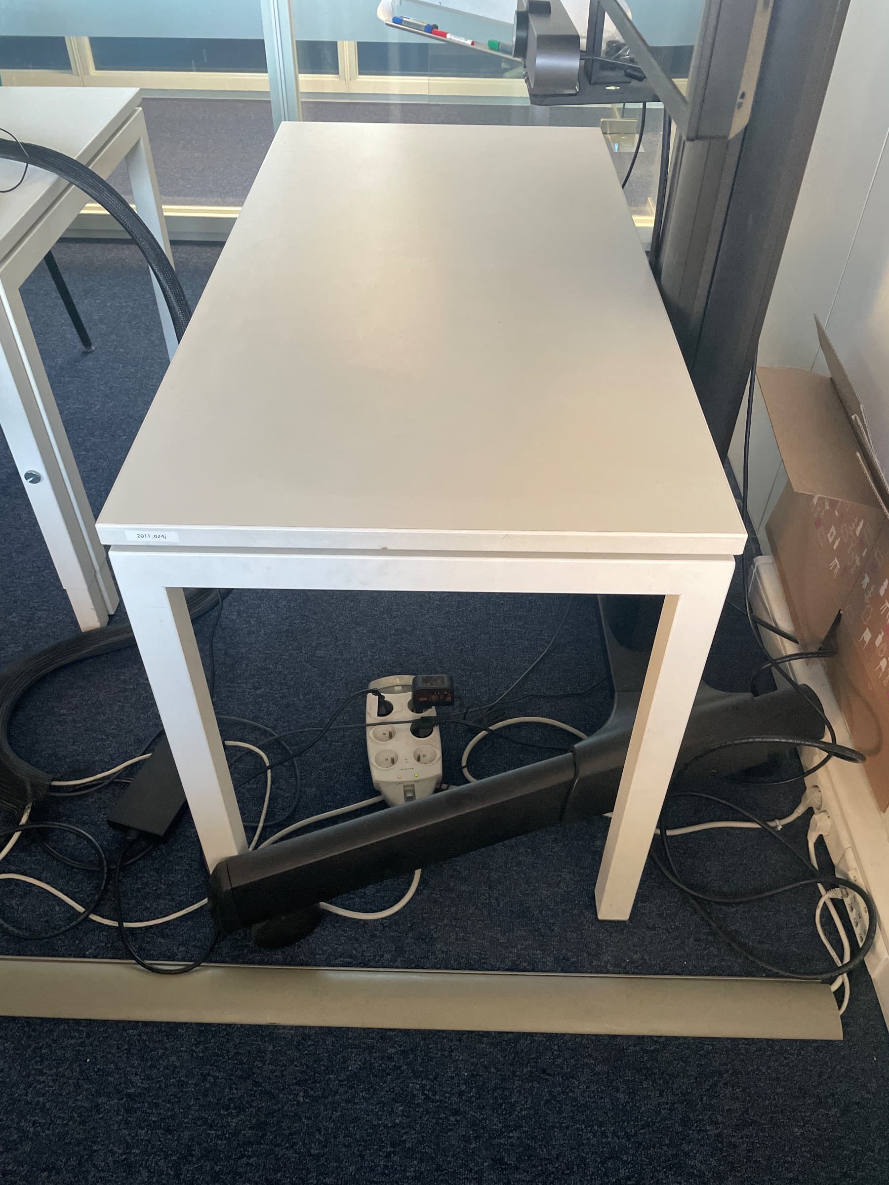 120cm White wooden desk with a minimalist design