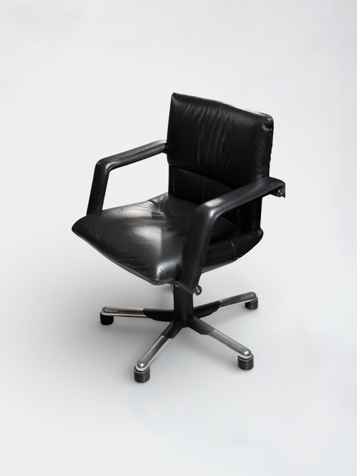 Vitra Black leather meeting chair