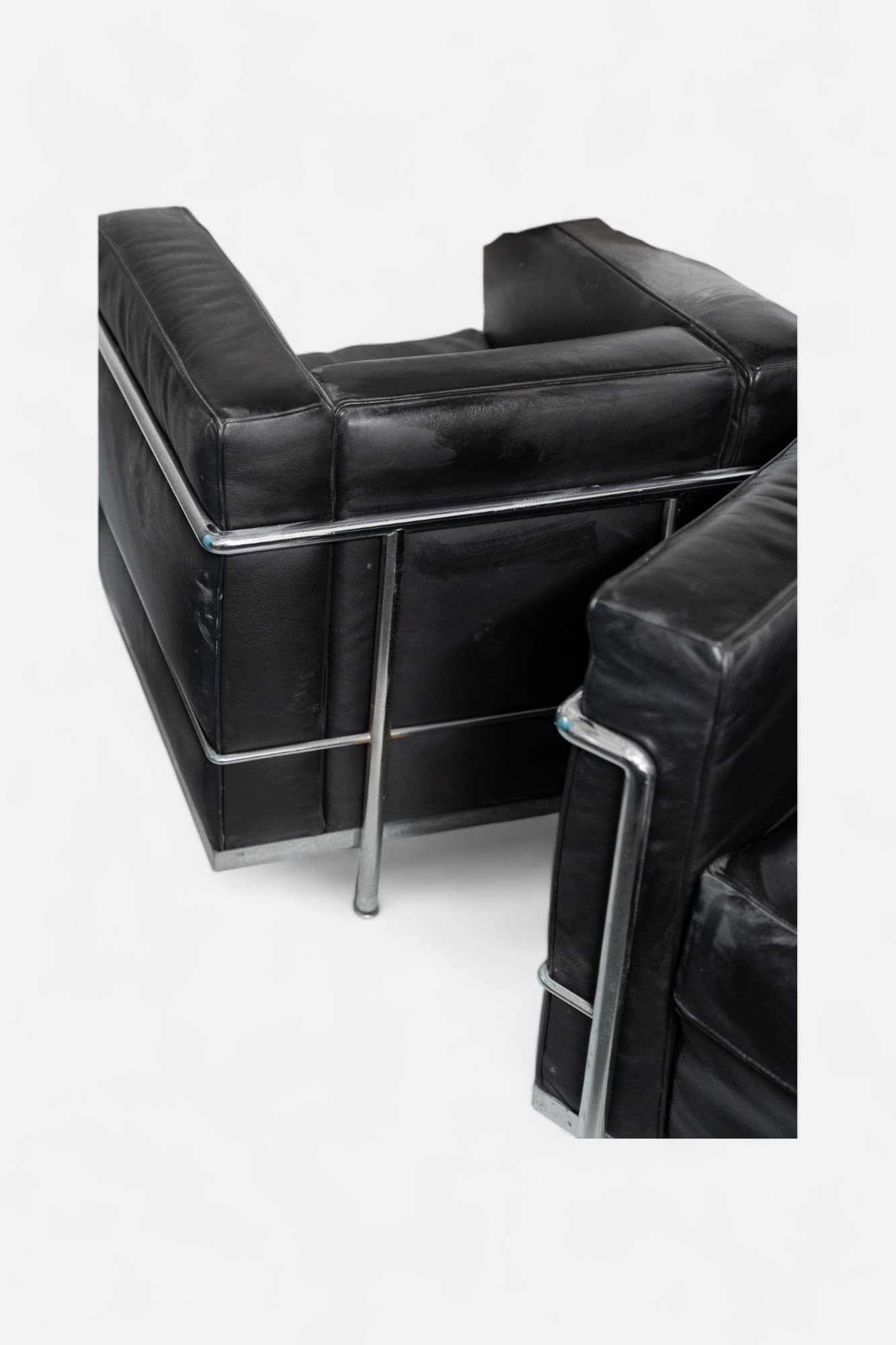 Cassina Fauteuil 1 personne en cuir noir sur pieds en acier réplique