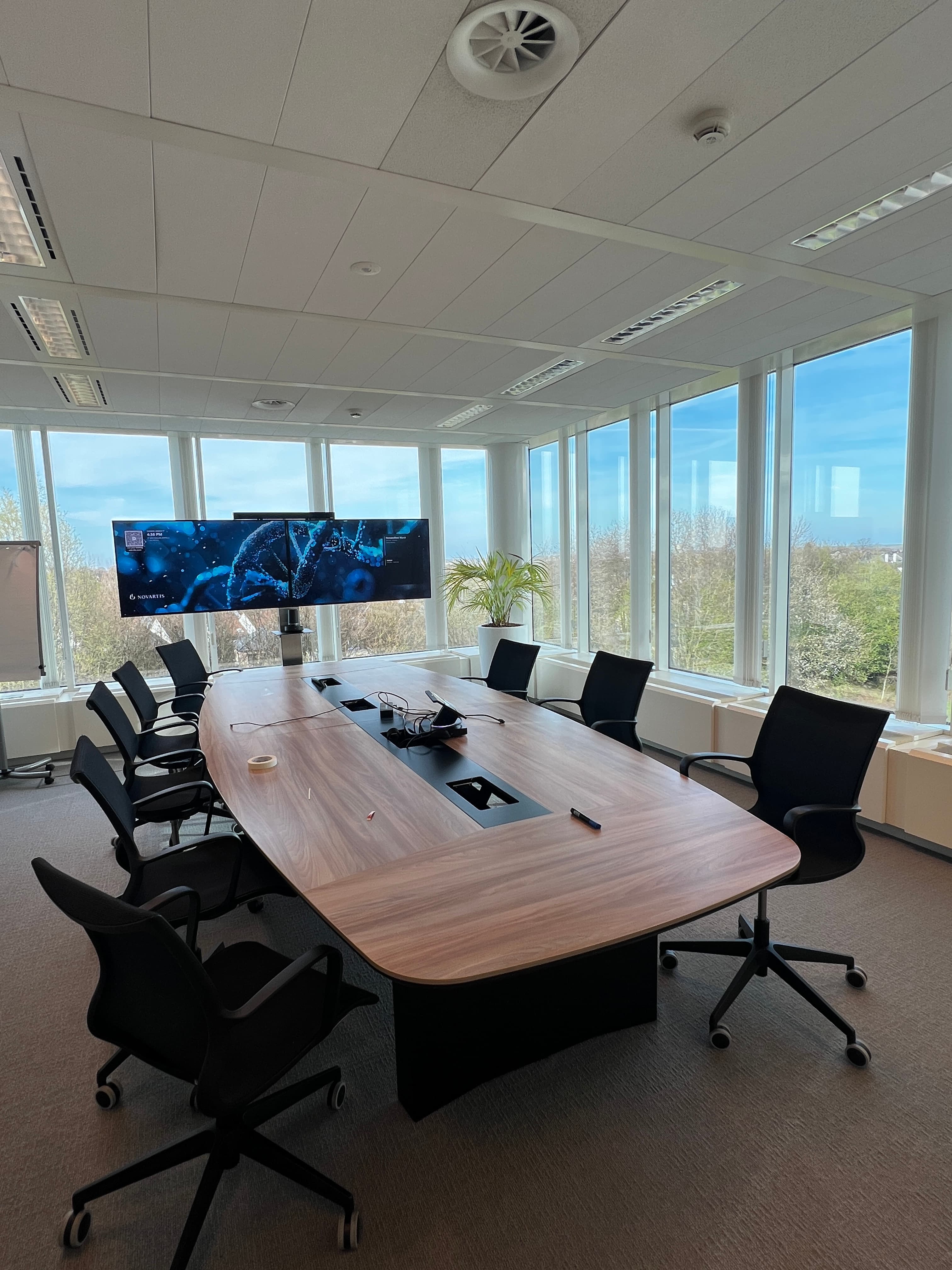 420cm or min 10 people Black and Brown Wood Metal Meeting Table