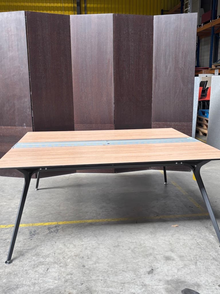 180 cm Wortelnotenhouten executive bureau met toegang boven en eigentijds ontwerp