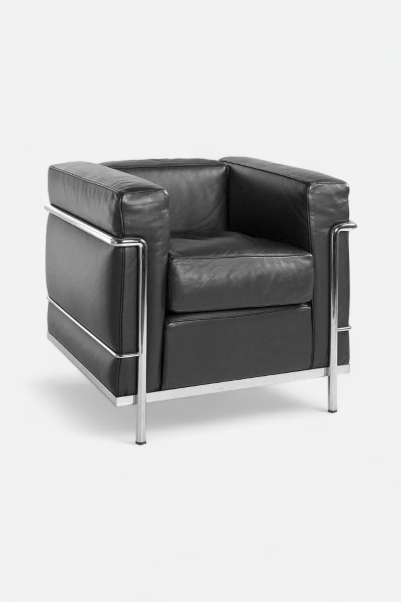 Cassina Black leather 1-person armchair on steel legs replica