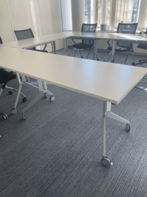 Table de réunion pliante Haworth, 140 cm, blanc crème et pieds métalliques