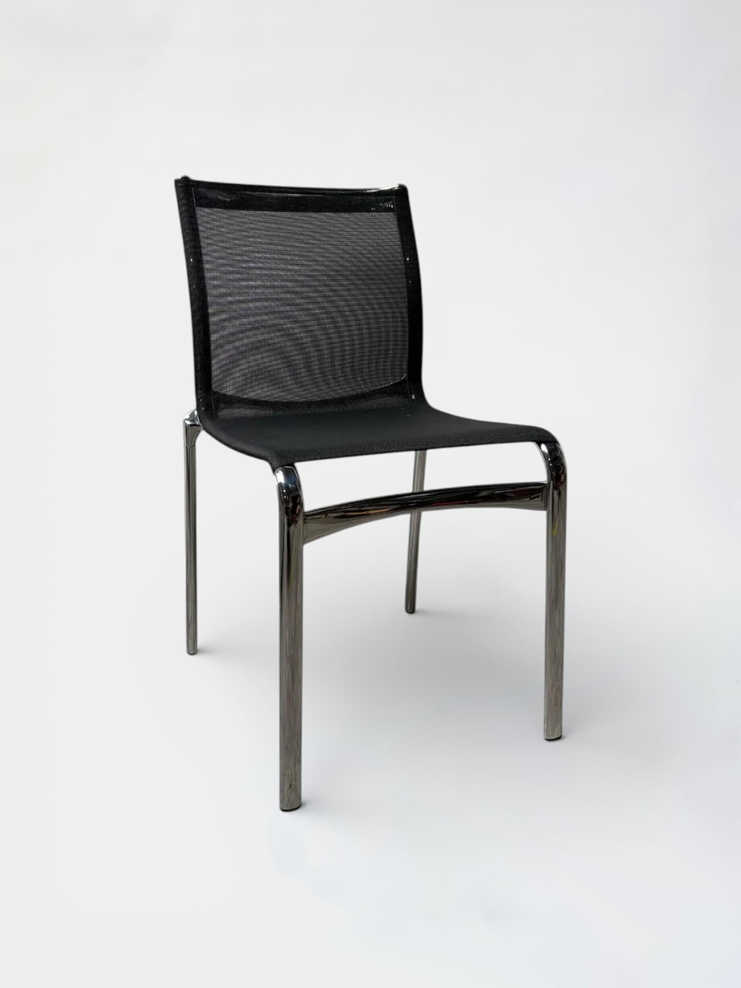 Chaise de réunion en maille noire avec cadre chromé