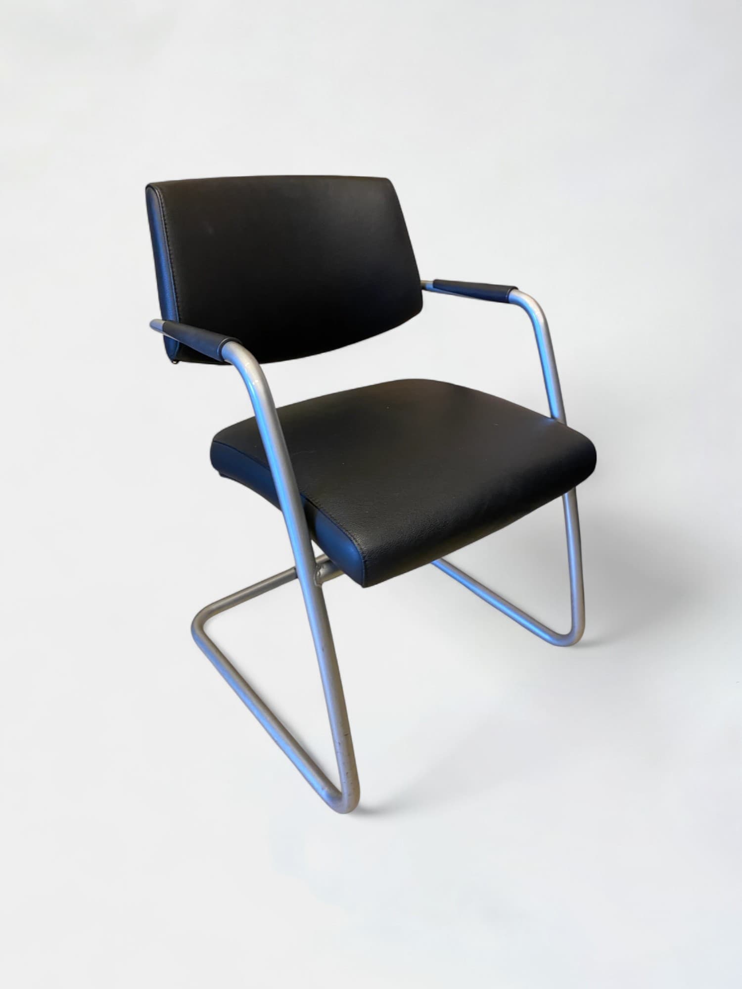 Sitland/PASSEPARTOUT Zwarte stapelbare leren stoel