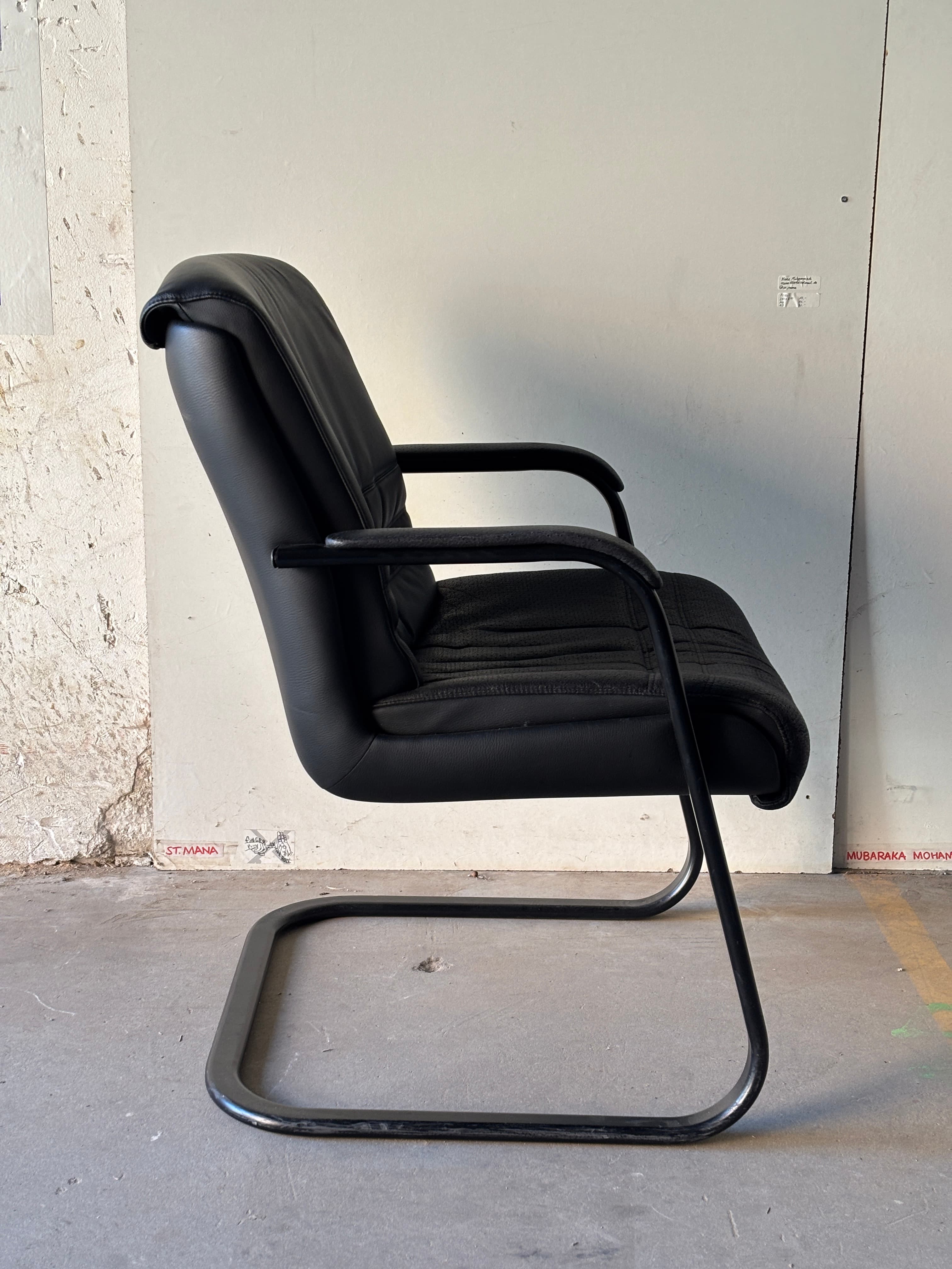 Sitland Black Simili Leather Chair