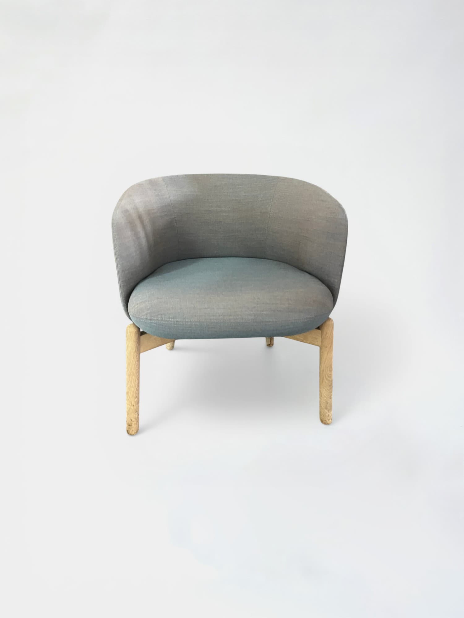 + Fauteuil en tissu bleu-gris « Halle » avec structure en bois