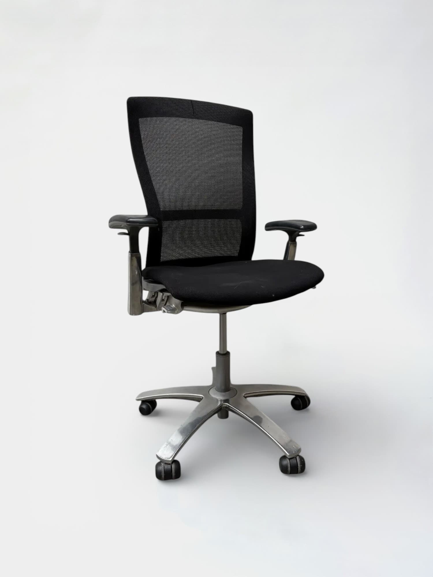 Knoll Black Mesh Office Chair with Adjustable Armrests